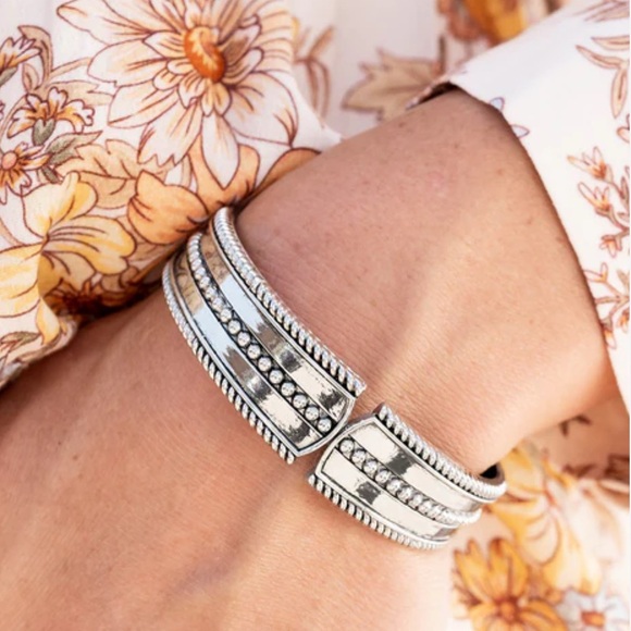 Paparazzi 3 Piece Turquoise Jewelry Set (Includes: Earrings, Bracelet & Ring) - Picture 14 of 15